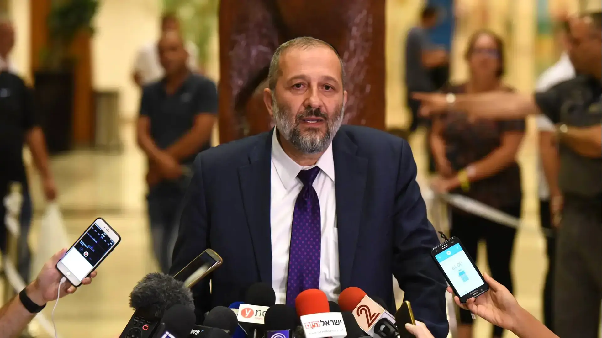 השר אריה דרעי, החמרה במצבו של שמעון פרס. בית חולים שיבא בתל השומר. 27 בספטמבר 2016 השר אריה דרעי, החמרה במצבו של שמעון פרס. בית חולים שיבא בתל השומר. 27 בספטמבר 2016
