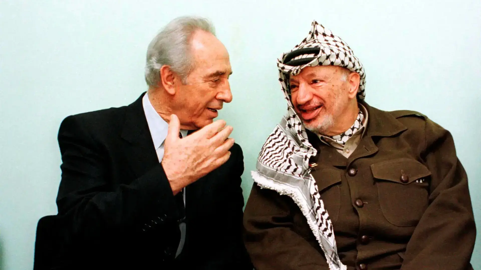 שמעון פרס ויאסר עראפת בטקס ברצועת עזה, 1998 שמעון פרס ויאסר עראפת בטקס ברצועת עזה, 1998