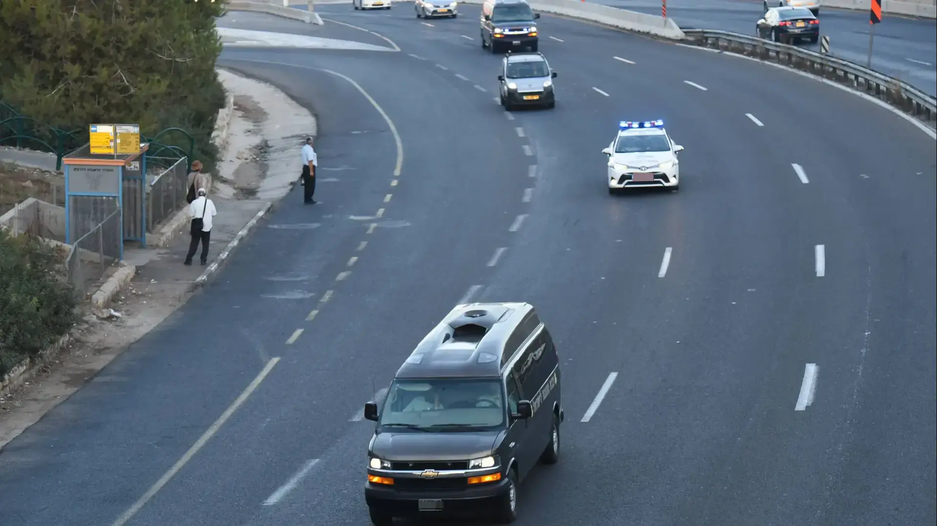 שיירת ארונו של הנשיא לשעבר שמעון פרס נוסעת בכביש 1 לכיוון ירושלים, 29 בספטמבר 2016 שיירת ארונו של הנשיא לשעבר שמעון פרס נוסעת בכביש 1 לכיוון ירושלים, 29 בספטמבר 2016