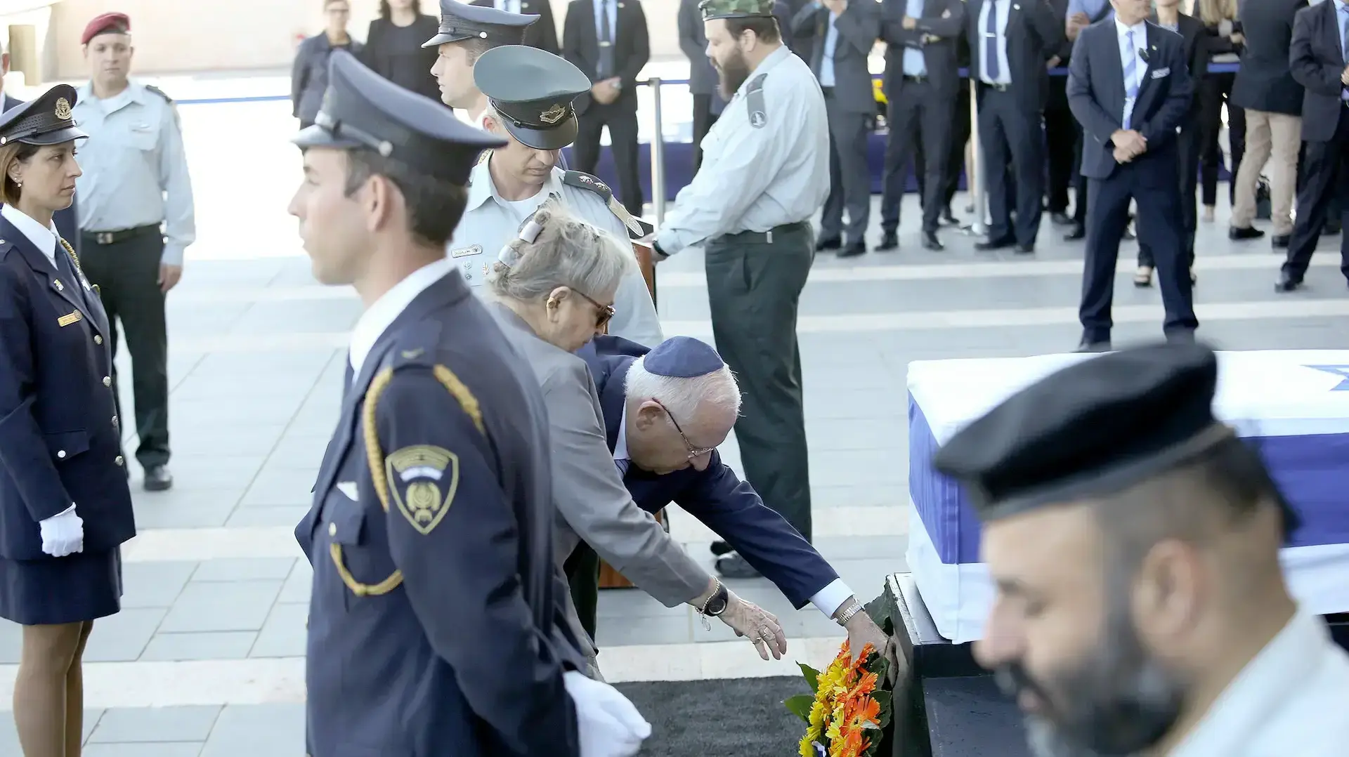ארונו של שמעון פרס ברחבת הכנסת. 29 בספטמבר 2016 ארונו של שמעון פרס ברחבת הכנסת. 29 בספטמבר 2016