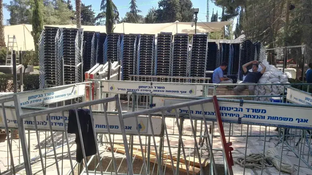 הכנות לקראת הלוויית שמעון פרס, הר הרצל. 29 בספטמבר 2016 הכנות לקראת הלוויית שמעון פרס, הר הרצל. 29 בספטמבר 2016