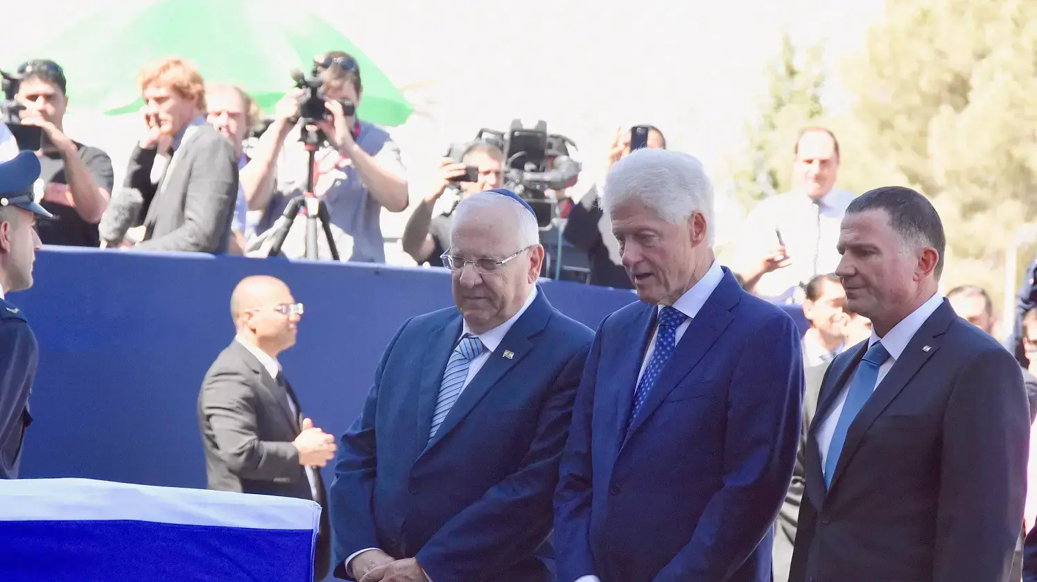 נשיא המדינה ראובן ריבלין ונשיא ארצות הברית לשעבר ביל קלינטון. הכנסת, 29 בספטמבר 2016 נשיא המדינה ראובן ריבלין ונשיא ארצות הברית לשעבר ביל קלינטון. הכנסת, 29 בספטמבר 2016