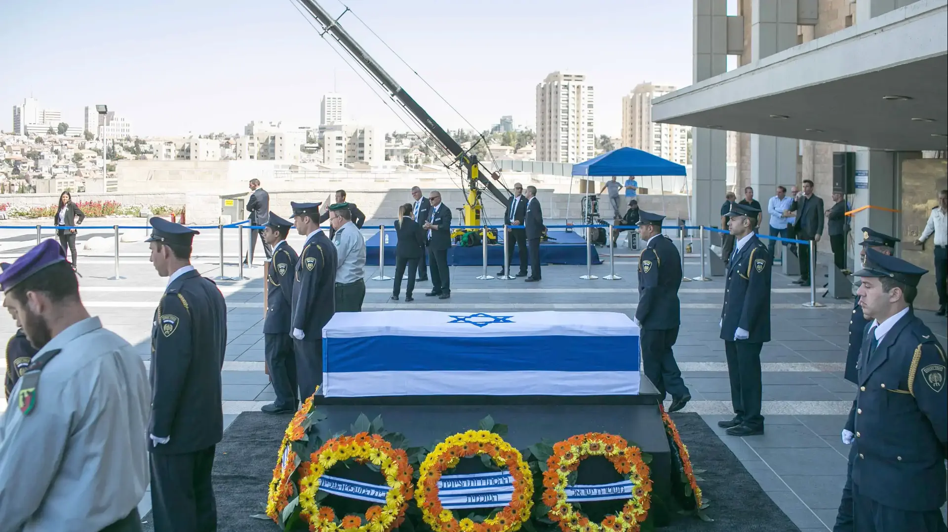 ארונו של שמעון פרס ברחבת הכנסת. 29 בספטמבר 2016 ארונו של שמעון פרס ברחבת הכנסת. 29 בספטמבר 2016