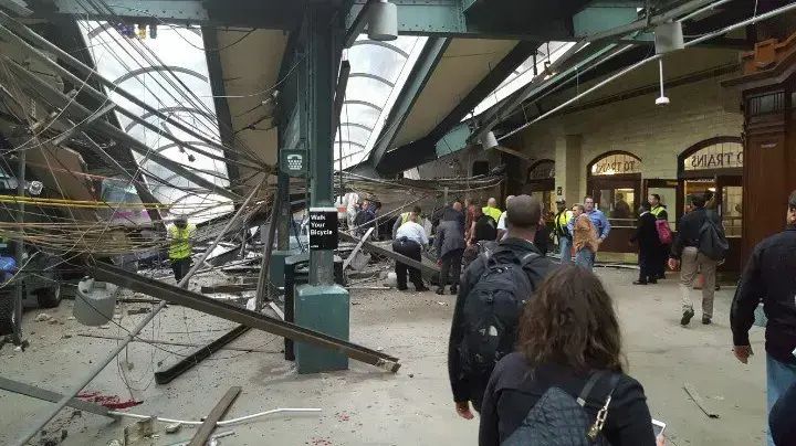 רכבת נוסעים שהתנגשה בתחנה בעיר הובוקן שבניו ג'רזי, 29 בספטמבר 2016 רכבת נוסעים שהתנגשה בתחנה בעיר הובוקן שבניו ג'רזי, 29 בספטמבר 2016