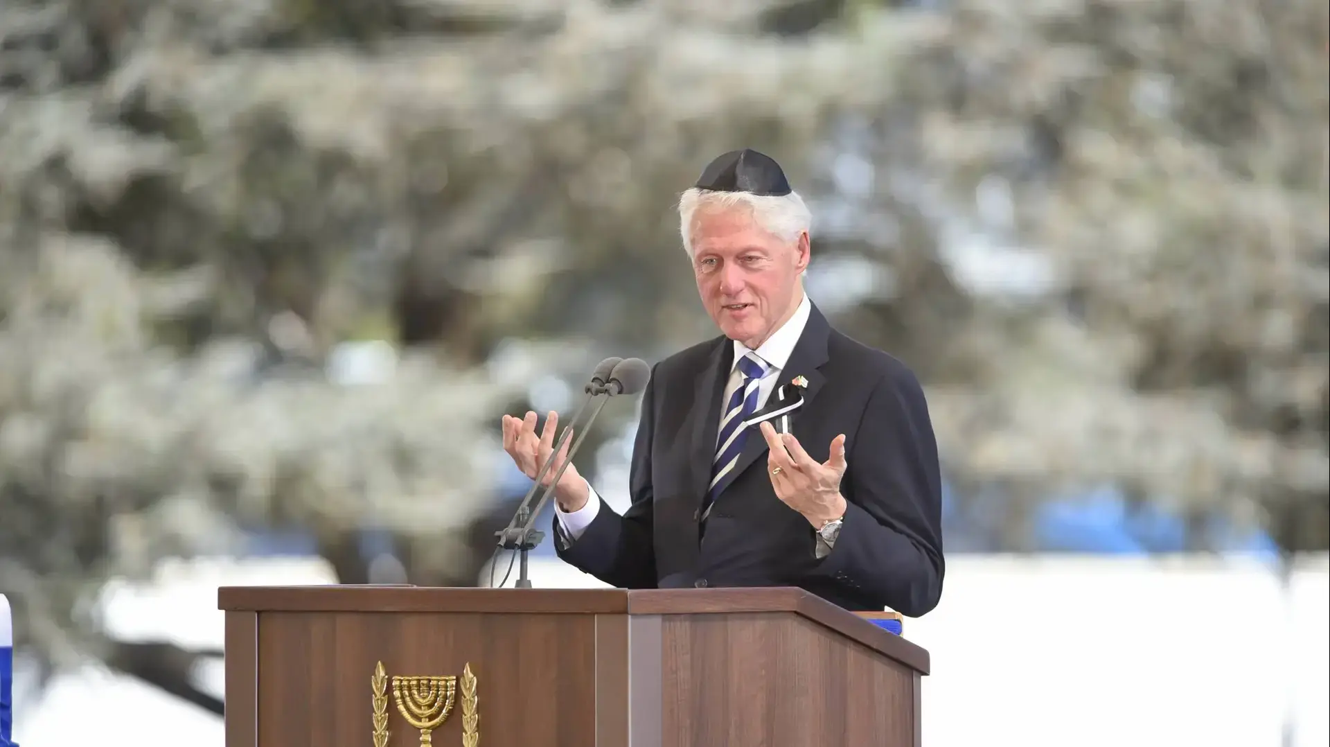 ביל קלינטון בהלוויתו של שמעון פרס, הר הרצל, ירושלים. ספטמבר 2016 ביל קלינטון בהלוויתו של שמעון פרס, הר הרצל, ירושלים. ספטמבר 2016