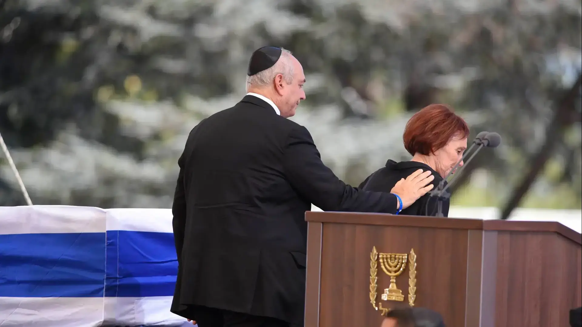 צביה ולדן וחמי פרס בהלוויתו של שמעון פרס, הר הרצל, ירושלים. ספטמבר 2016 צביה ולדן וחמי פרס בהלוויתו של שמעון פרס, הר הרצל, ירושלים. ספטמבר 2016