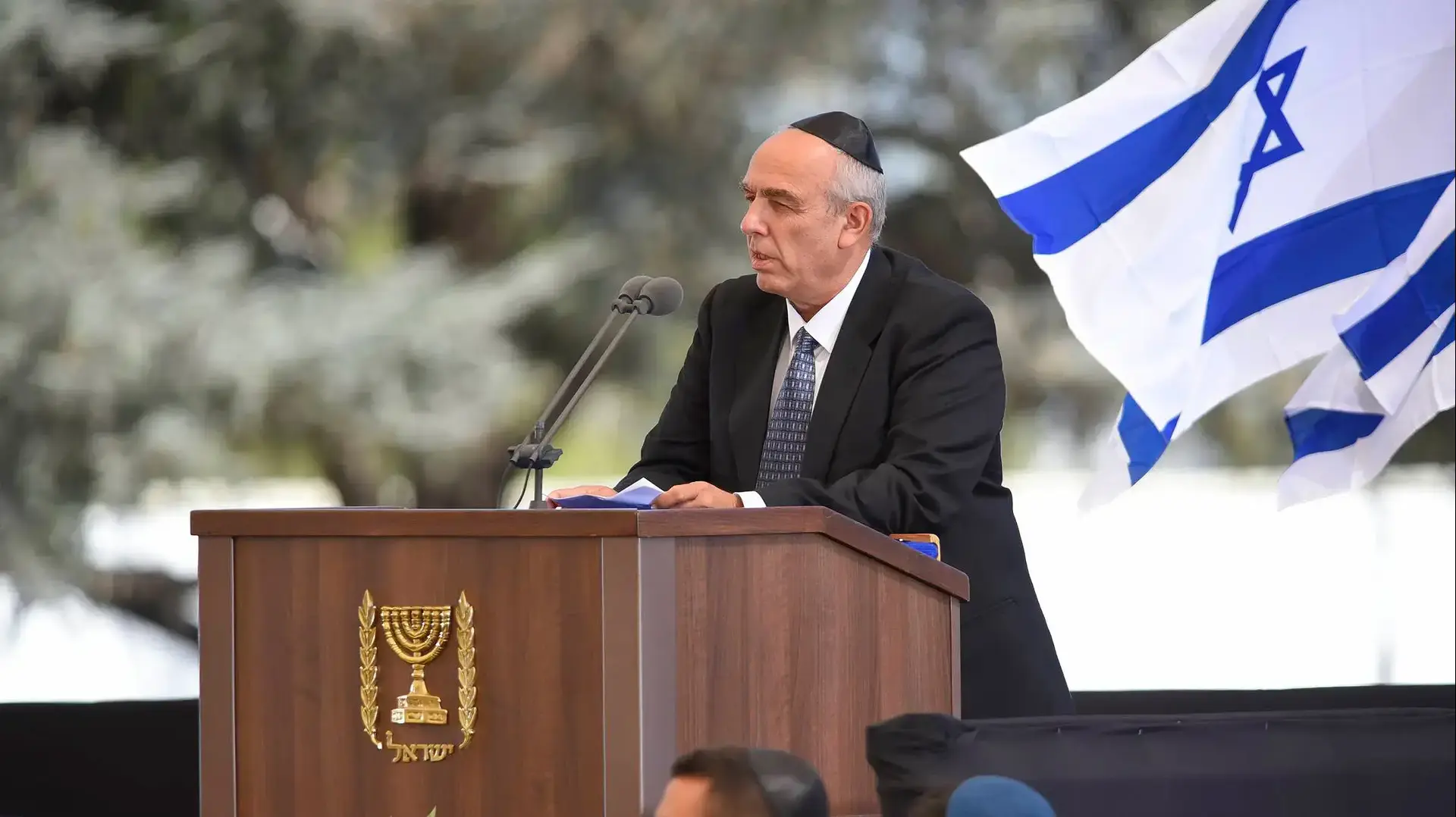 יוני פרס בהלוויתו של שמעון פרס, הר הרצל, ירושלים. ספטמבר 2016 יוני פרס בהלוויתו של שמעון פרס, הר הרצל, ירושלים. ספטמבר 2016