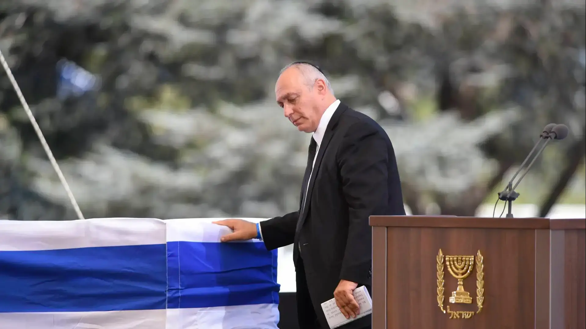 חמי פרס בהלוויתו של שמעון פרס, הר הרצל, ירושלים. ספטמבר 2016 חמי פרס בהלוויתו של שמעון פרס, הר הרצל, ירושלים. ספטמבר 2016