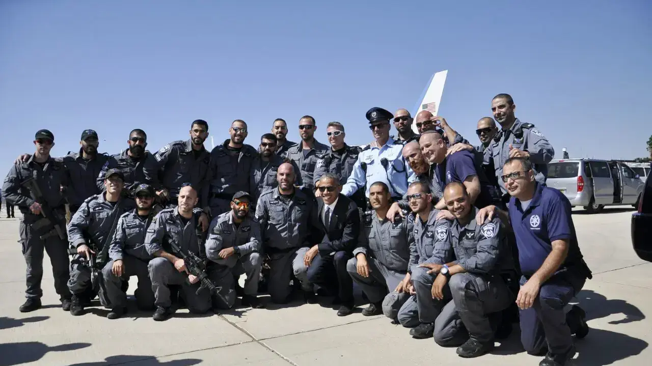 שוטרי יס"מ הצטלמו עם נשיא ארצות הברית ברק אובמה לאחר שליוו אותו בהלוויית שמעון פרס. 30 בספטמבר 2016 שוטרי יס"מ הצטלמו עם נשיא ארצות הברית ברק אובמה לאחר שליוו אותו בהלוויית שמעון פרס. 30 בספטמבר 2016