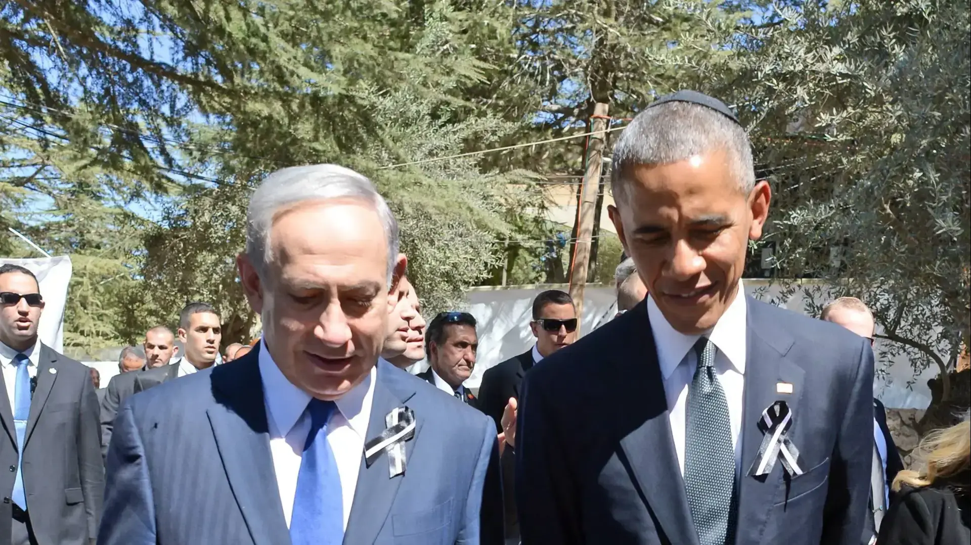 ראש הממשלה בנימין נתניהו נפגש בטקס הלווייתו של שמעון פרס עם ברק אובמה, 30 בספטמבר 2016 ראש הממשלה בנימין נתניהו נפגש בטקס הלווייתו של שמעון פרס עם ברק אובמה, 30 בספטמבר 2016