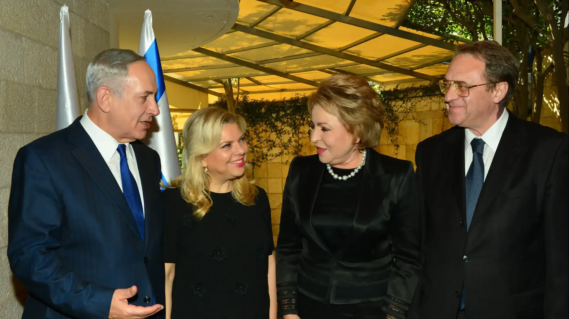 ראש הממשלה בנימין נתניהו ורעייתו נפגשו עם סגן שר החוץ של רוסיה מיכאיל בוגדנוב ועם נשיאת הבית העליון של הפרלמנט הרוסי ולנטינה מטביינקו לאחר הלווייתו של שמעון פרס, 30 בספטמבר 2016 ראש הממשלה בנימין נתניהו ורעייתו נפגשו עם סגן שר החוץ של רוסיה מיכאיל בוגדנוב ועם נשיאת הבית העליון של הפרלמנט הרוסי ולנטינה מטביינקו לאחר הלווייתו של שמעון פרס, 30 בספטמבר 2016
