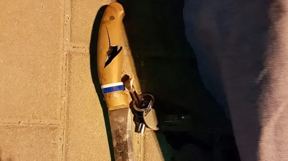 צעיר בן 20 נפצע בינוני בפיגוע דקירה במחסום קלנדיה ליד ירושלים, 30 בספטמבר 2016 צעיר בן 20 נפצע בינוני בפיגוע דקירה במחסום קלנדיה ליד ירושלים, 30 בספטמבר 2016