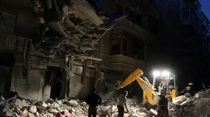 ארגון ההגנה האזרחית מחפש ניצולים בהריסות באזורים בחאלב שבשליטת המורדים, 30 בספטמבר 2016 ארגון ההגנה האזרחית מחפש ניצולים בהריסות באזורים בחאלב שבשליטת המורדים, 30 בספטמבר 2016