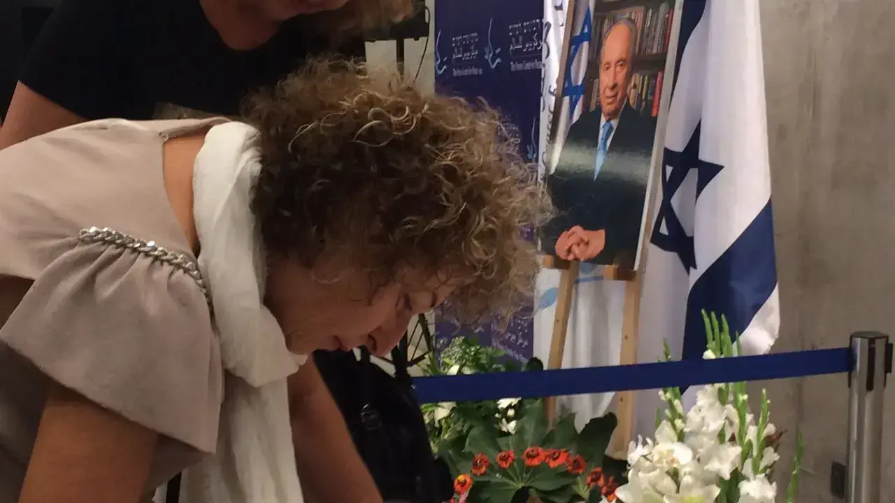 מבקרים בשבעת שמעון פרס במרכז פרס לשלום מבקרים בשבעת שמעון פרס במרכז פרס לשלום