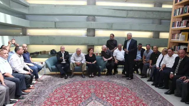 נושא: עשרות ראשי רשויות ערביות הגיעו לנחם את ילדיו של שמעון פרס במרכז פרס לשלום, 2 באוקטובר 2016