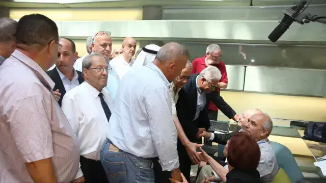 נושא: עשרות ראשי רשויות ערביות הגיעו לנחם את ילדיו של שמעון פרס במרכז פרס לשלום, 2 באוקטובר 2016 נושא: עשרות ראשי רשויות ערביות הגיעו לנחם את ילדיו של שמעון פרס במרכז פרס לשלום, 2 באוקטובר 2016