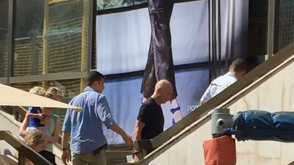 ראש הממשלה לשעבר אהוד אולמרט יוצא לחופשה לרגל ראש השנה, גן העיר, תל אביב, 2 באוקטובר 2016