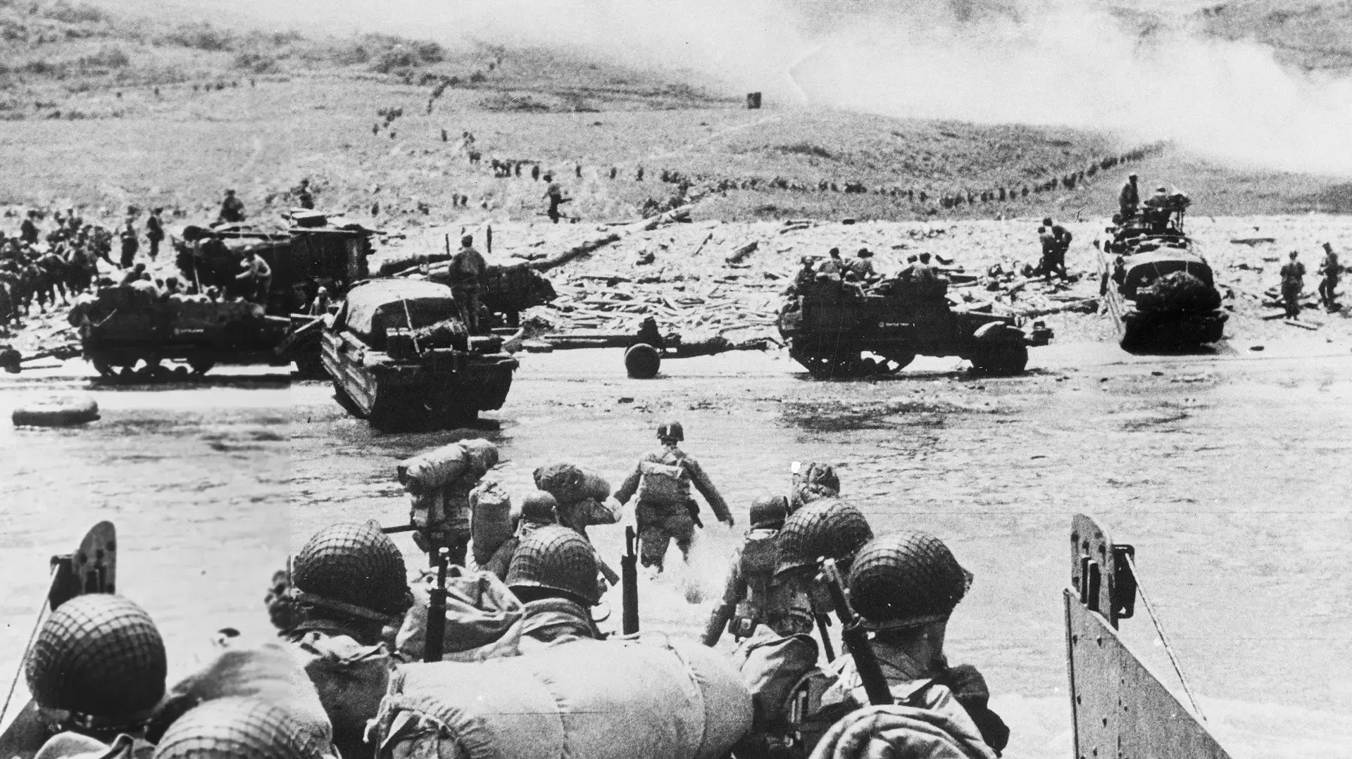 בעלות הברית נוחתות בחופי נורמנדי, צרפת, 6 ביוני 1944 בעלות הברית נוחתות בחופי נורמנדי, צרפת, 6 ביוני 1944