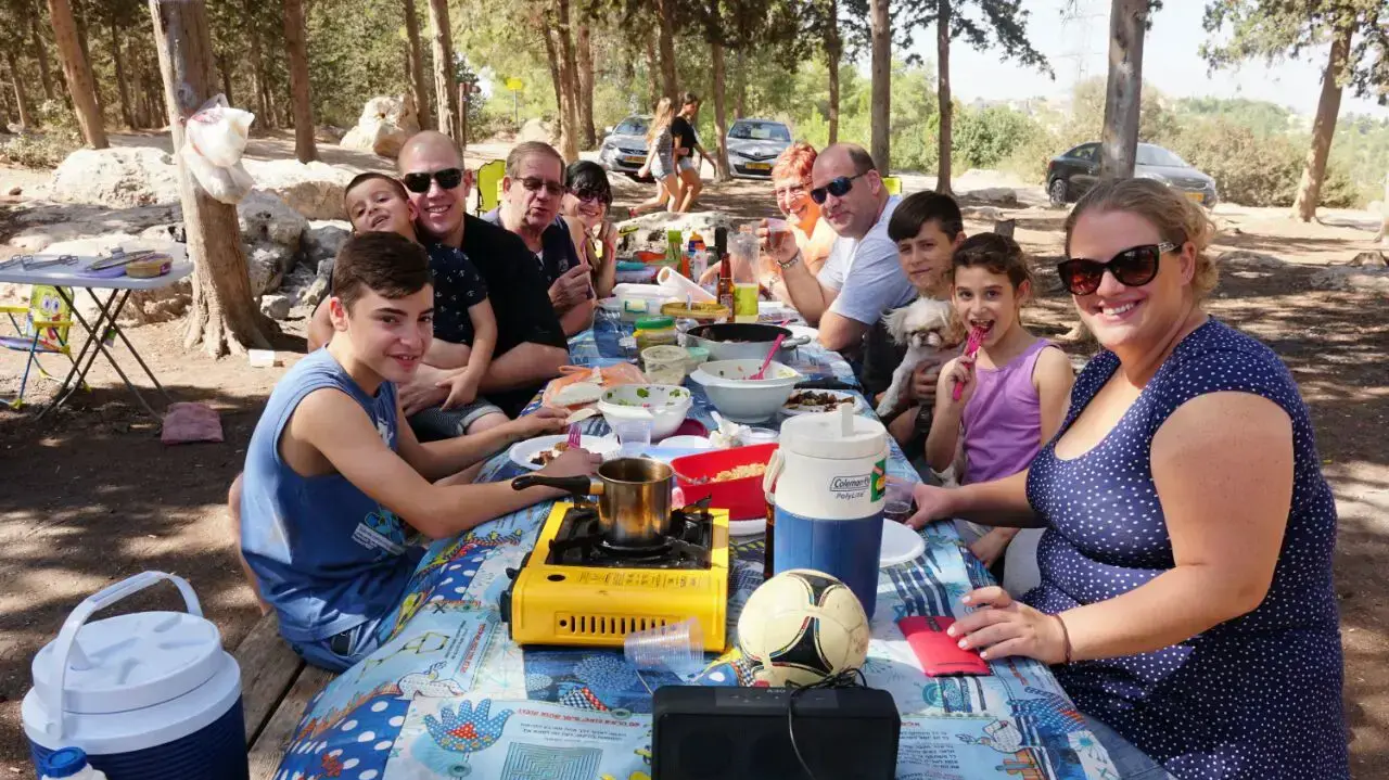 מטיילים ביער קק"ל בקריית אתא בראש השנה, 4 באוקטובר 2016 מטיילים ביער קק"ל בקריית אתא בראש השנה, 4 באוקטובר 2016