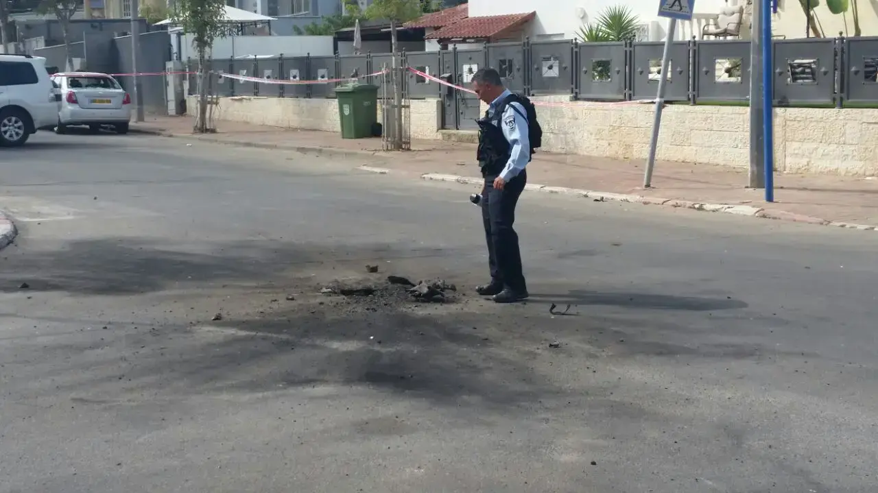 נפילת רקטה בשכונה בעיר שדרות, 5 באוקטובר 2016 נפילת רקטה בשכונה בעיר שדרות, 5 באוקטובר 2016