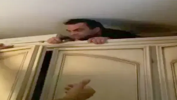 בכיר במאפיה של קלבריה נעצר על ידי משטרת איטליה שחשפה את מקום מחבואו, 5 באוקטובר 2016 בכיר במאפיה של קלבריה נעצר על ידי משטרת איטליה שחשפה את מקום מחבואו, 5 באוקטובר 2016