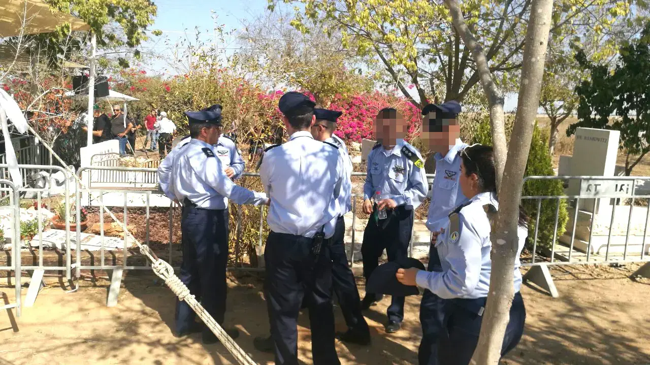 הלווייתו של הטייס אוהד כהן נוב שנהרג בתאונה בבסיס חיל האוויר רמון שבנגב, אוקטובר 2016 הלווייתו של הטייס אוהד כהן נוב שנהרג בתאונה בבסיס חיל האוויר רמון שבנגב, אוקטובר 2016