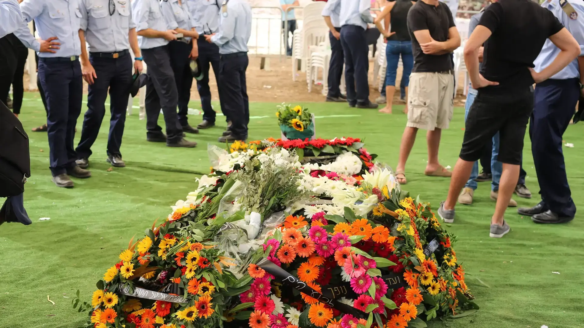 קברו של אוהד כהן נוב, שנהרג בתאונת מטוס בבסיס רמון של חיל האוויר בנגב, אוקטובר 2016 קברו של אוהד כהן נוב, שנהרג בתאונת מטוס בבסיס רמון של חיל האוויר בנגב, אוקטובר 2016