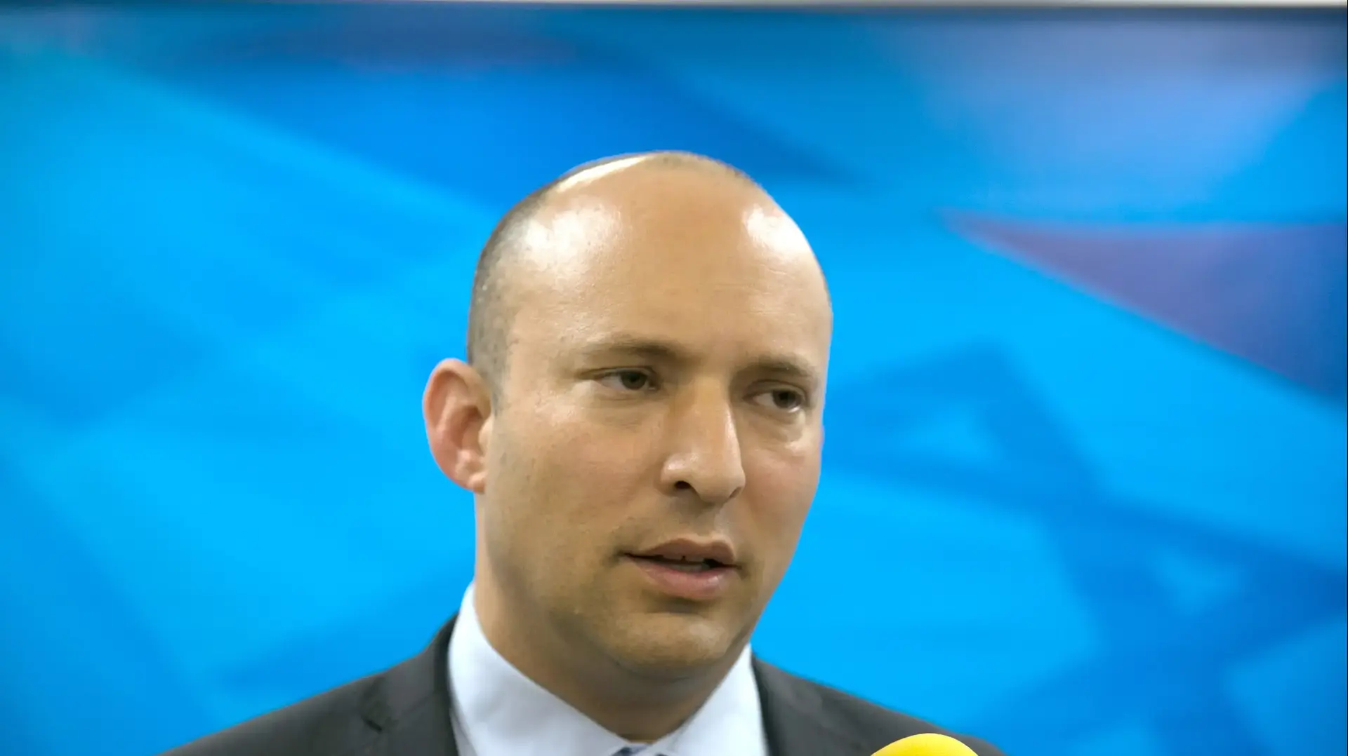 שר החינוך נפתלי בנט בפתח ישיבת הממשלה. אוקטובר 2016 שר החינוך נפתלי בנט בפתח ישיבת הממשלה. אוקטובר 2016