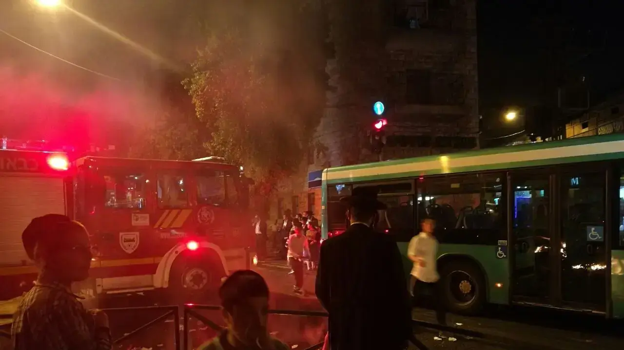 הפגנות חרדים בסמוך לאוטובוס של מגדוד נצח יהודה החרדי בירושלים, אוקטובר 2016\ הפגנות חרדים בסמוך לאוטובוס של מגדוד נצח יהודה החרדי בירושלים, אוקטובר 2016\
