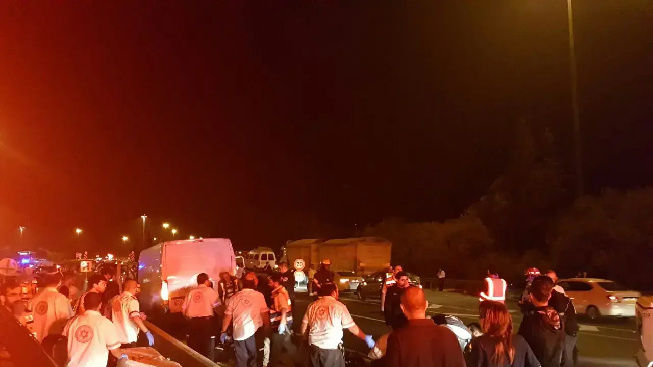 תאונת דרכים בכביש 1, מחלף לטרון, אוקטובר 2016 תאונת דרכים בכביש 1, מחלף לטרון, אוקטובר 2016