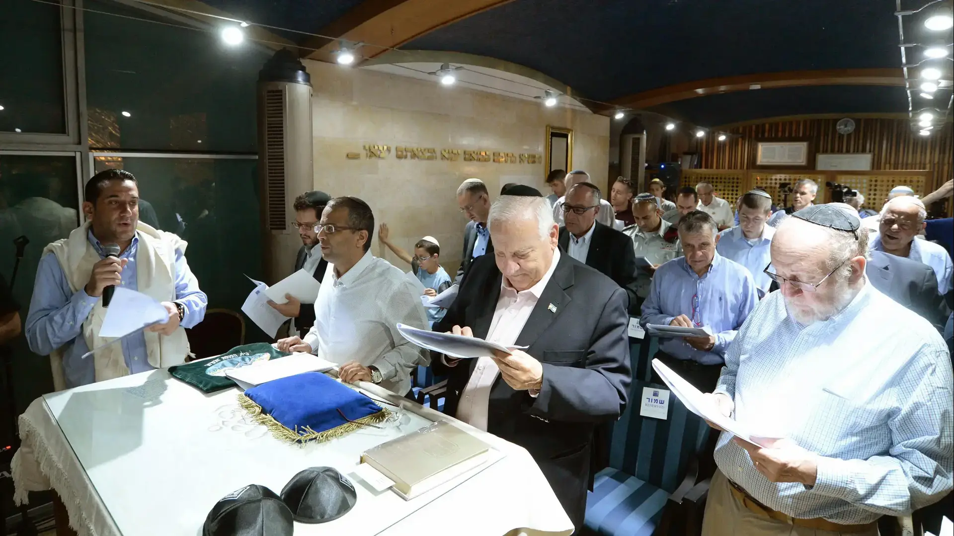 נשיא המדינה ראובן ריבלין אירח במעונו מתפללים לאמירת סליחות, אוקטובר 2016 נשיא המדינה ראובן ריבלין אירח במעונו מתפללים לאמירת סליחות, אוקטובר 2016