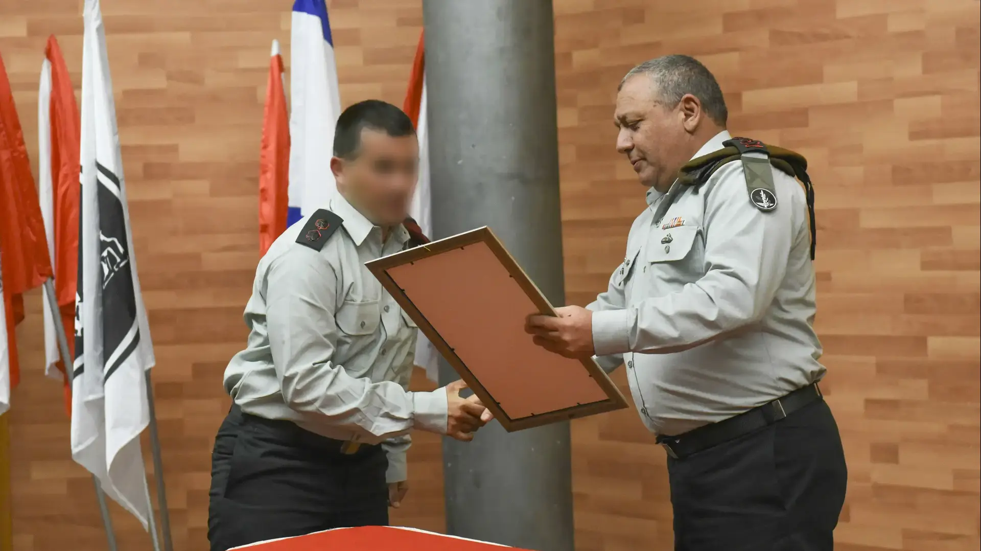 הרמטכ"ל גדי איזנקוט בטקס הענקת ציון לשבח ליחידת "דובדבן". אוקטובר 2016 הרמטכ"ל גדי איזנקוט בטקס הענקת ציון לשבח ליחידת "דובדבן". אוקטובר 2016