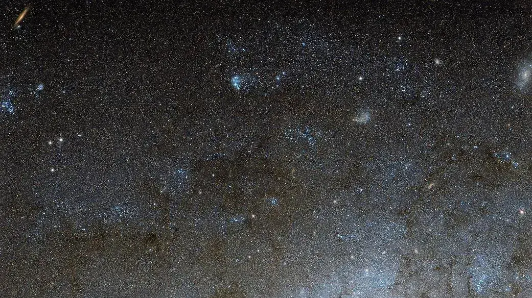 גלקסיית NGC 247 המרוחקת כ-11 מיליון שנות אור מכדור הארץ, כפי שנצפתה על ידי טלסקופ האבל גלקסיית NGC 247 המרוחקת כ-11 מיליון שנות אור מכדור הארץ, כפי שנצפתה על ידי טלסקופ האבל