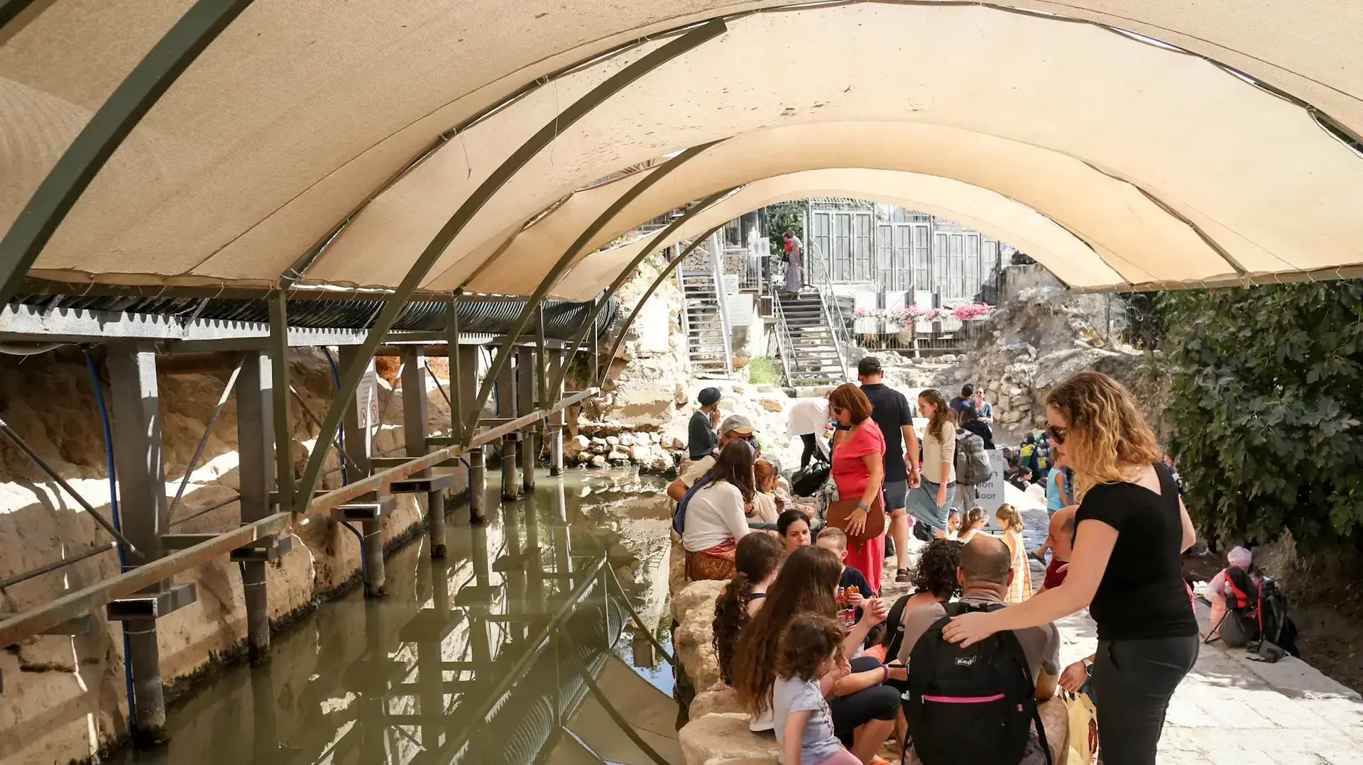 מטיילים בקבר אבשלום ובמעיין השילוח חול המועד סוכות מטיילים בקבר אבשלום ובמעיין השילוח חול המועד סוכות