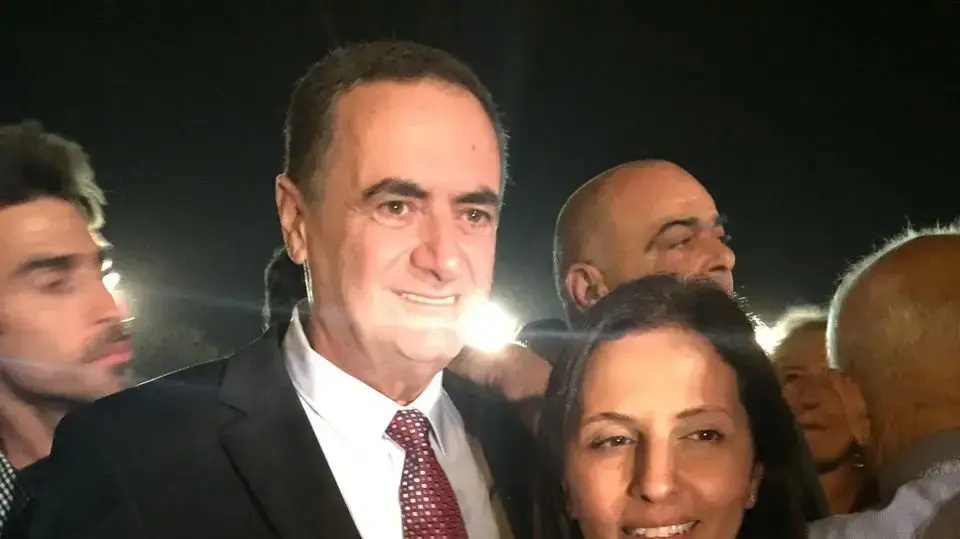 גילה גמליאל וישראל כץ בסוכה של כץ, אוקטובר 2016 גילה גמליאל וישראל כץ בסוכה של כץ, אוקטובר 2016