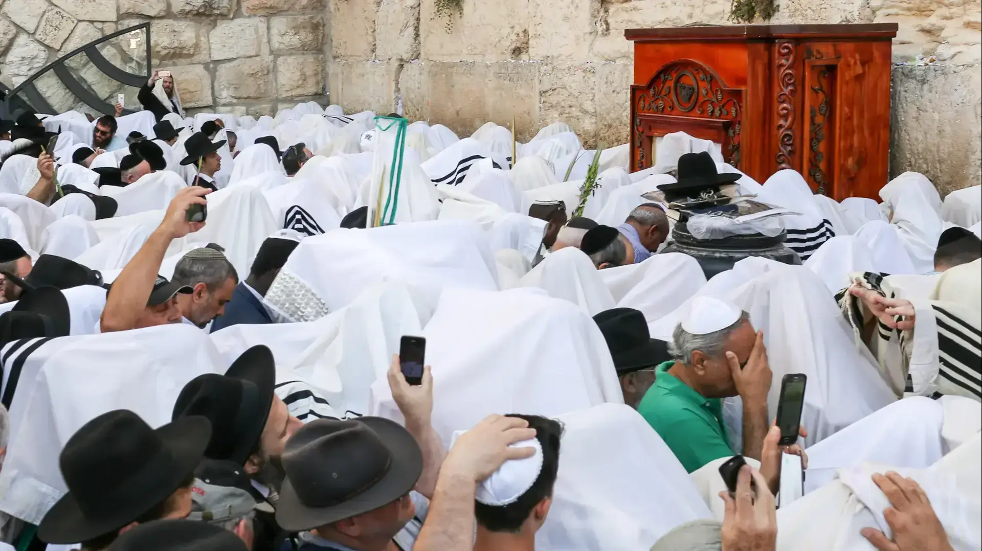 ברכת הכהנים המסורתית, רחבת הכותל המערבי, ירושלים. אוקטובר 2016