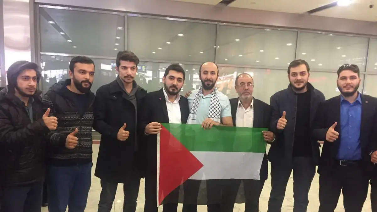 אורהן בוירוק, אזרח טורקי שנעצר בחשד לריגול לטובת איראן, עם נחיתתו בשדה התעופה סביחה גוקצ'ן, איסטנבול. אוקטובר 2016 אורהן בוירוק, אזרח טורקי שנעצר בחשד לריגול לטובת איראן, עם נחיתתו בשדה התעופה סביחה גוקצ'ן, איסטנבול. אוקטובר 2016