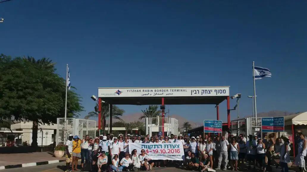 צעדת תנועת "נשים עושות שלום" מראש הנקרה לבית ראש הממשלה. אוקטובר 2016 צעדת תנועת "נשים עושות שלום" מראש הנקרה לבית ראש הממשלה. אוקטובר 2016