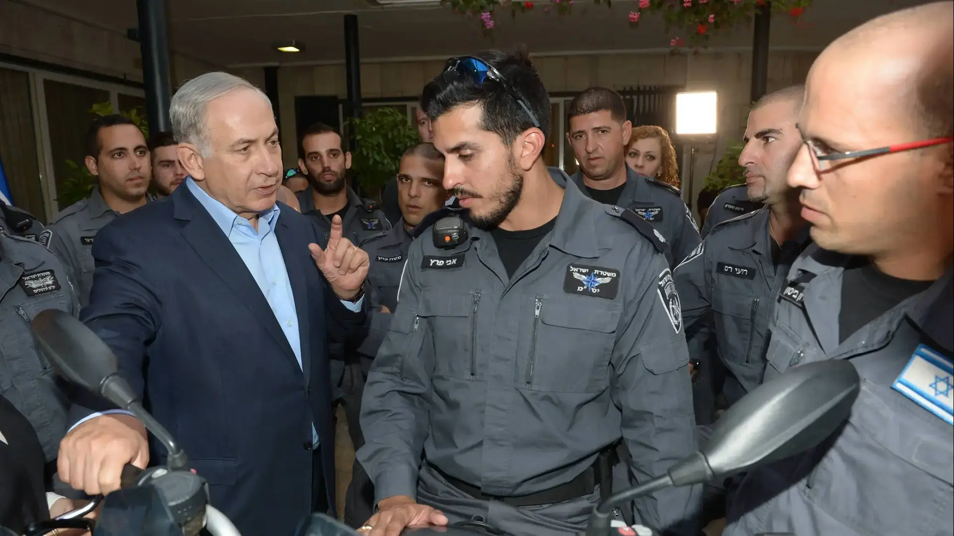 פגישת ראש הממשלה בנימין נתניהו ורעייתו שרה עם יחידת האופנוענים של יס"ם בבית ראש הממשלה פגישת ראש הממשלה בנימין נתניהו ורעייתו שרה עם יחידת האופנוענים של יס"ם בבית ראש הממשלה