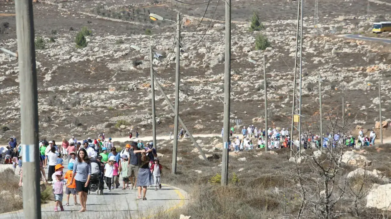 צעדה מעפרה לעמונה  מחאת התושבים על הכוונה לפנות את עמונה