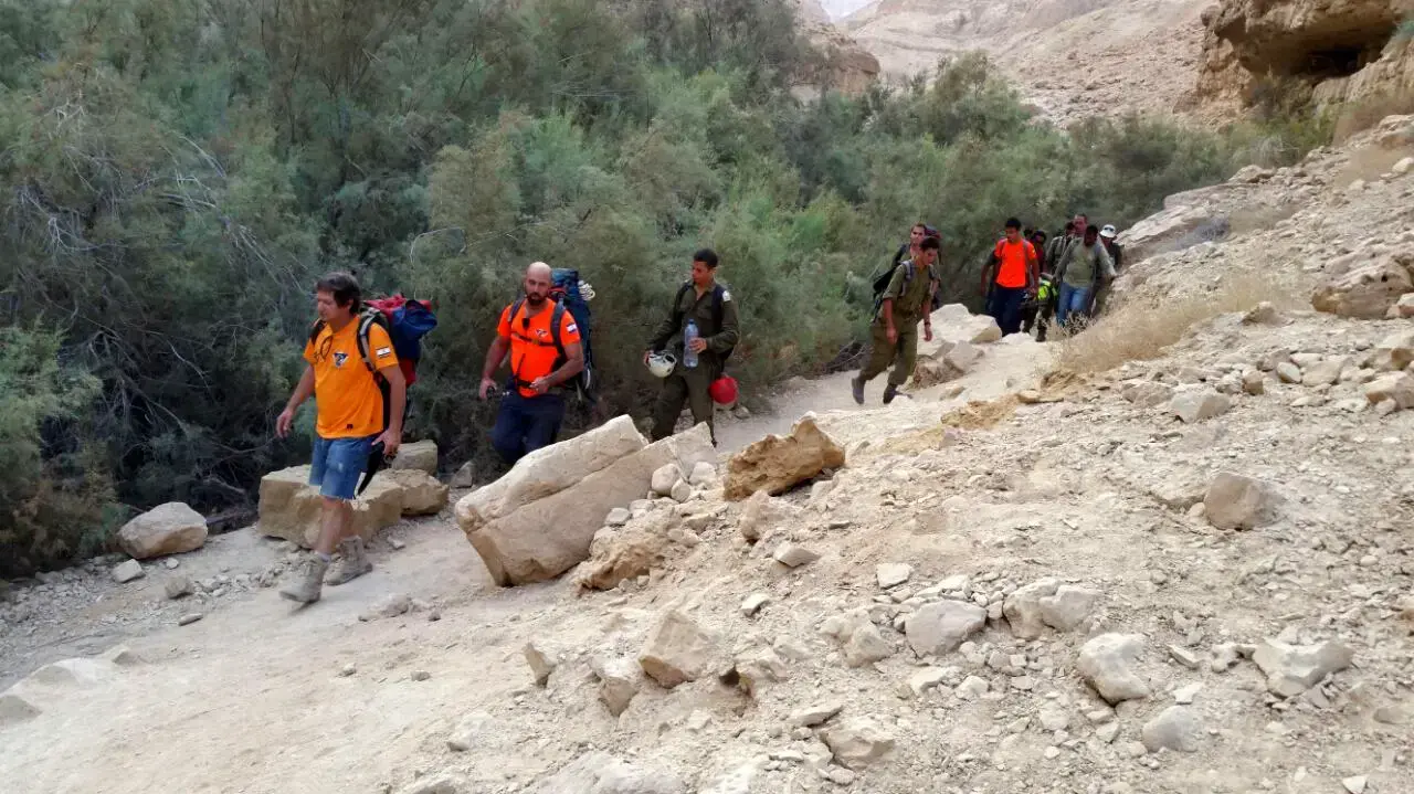 חילוץ פעוטה בת שנתיים שנפלה ממצוק בנחל ערוגות. 21 באוקטובר 2016 חילוץ פעוטה בת שנתיים שנפלה ממצוק בנחל ערוגות. 21 באוקטובר 2016