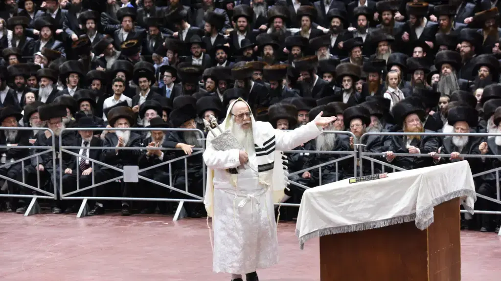זריקת התפוחים בחסידות צאנז בנתניה- אירועי הקפות שניות בחסידות