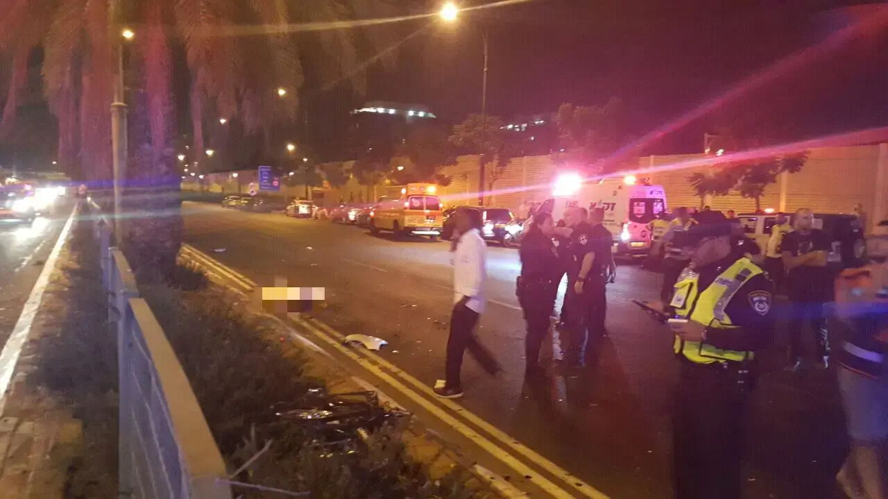 רוכב אופניים חשמליים בן 15 נהרג בתאונת דרכים בפתח תקווה, 25 אוקטובר 2016 רוכב אופניים חשמליים בן 15 נהרג בתאונת דרכים בפתח תקווה, 25 אוקטובר 2016