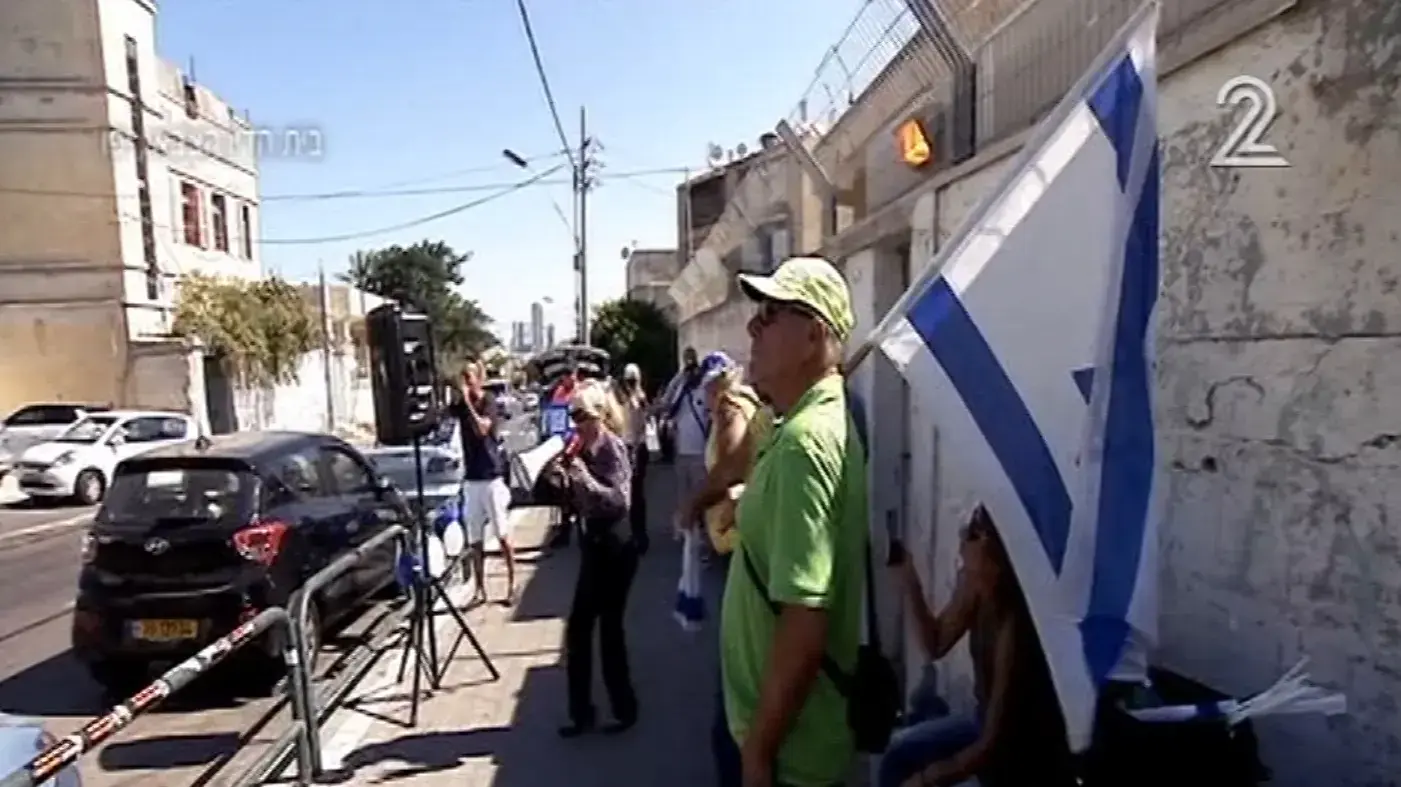 אחד בשביל כולם אחד בשביל כולם
