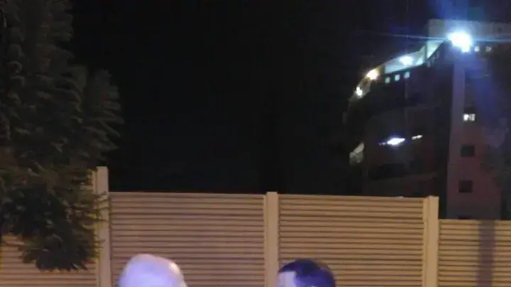ראש עיריית פתח תקווה, יצחק ברוורמן וסנ"צ ברק מרדכי מפקד תחנת פתח תקווה, בזירת התאונה בה נהרג איאל סולומון, אוקטובר 2016 ראש עיריית פתח תקווה, יצחק ברוורמן וסנ"צ ברק מרדכי מפקד תחנת פתח תקווה, בזירת התאונה בה נהרג איאל סולומון, אוקטובר 2016