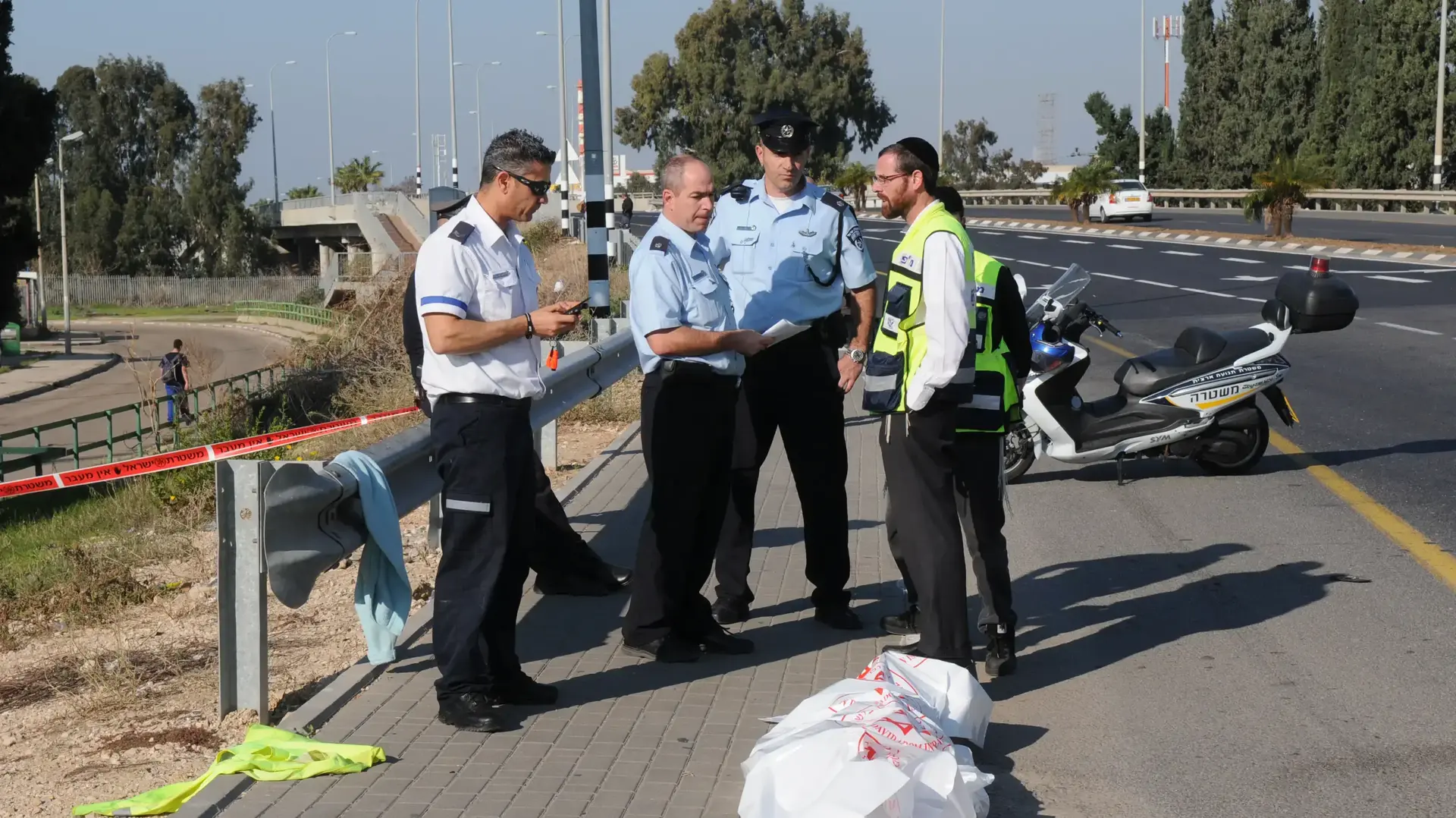 זירת תאונה בחדרה שבה נהרג עידו ווסה בן ה-9 בעת שחצה שלא במעבר חציה עם אמו. 1 בדצמבר 2011 זירת תאונה בחדרה שבה נהרג עידו ווסה בן ה-9 בעת שחצה שלא במעבר חציה עם אמו. 1 בדצמבר 2011
