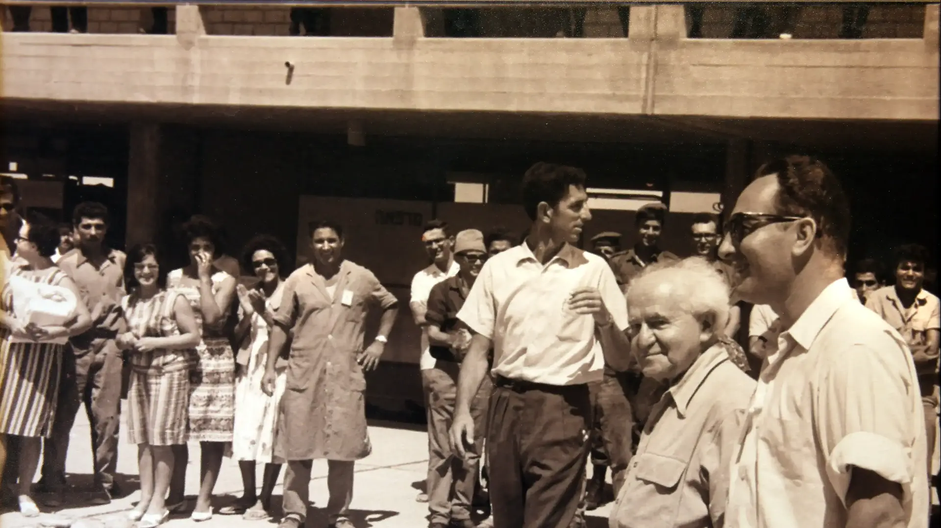 שמעון פרס עם דוד בן גוריון בכור הגרעיני שמעון פרס עם דוד בן גוריון בכור הגרעיני