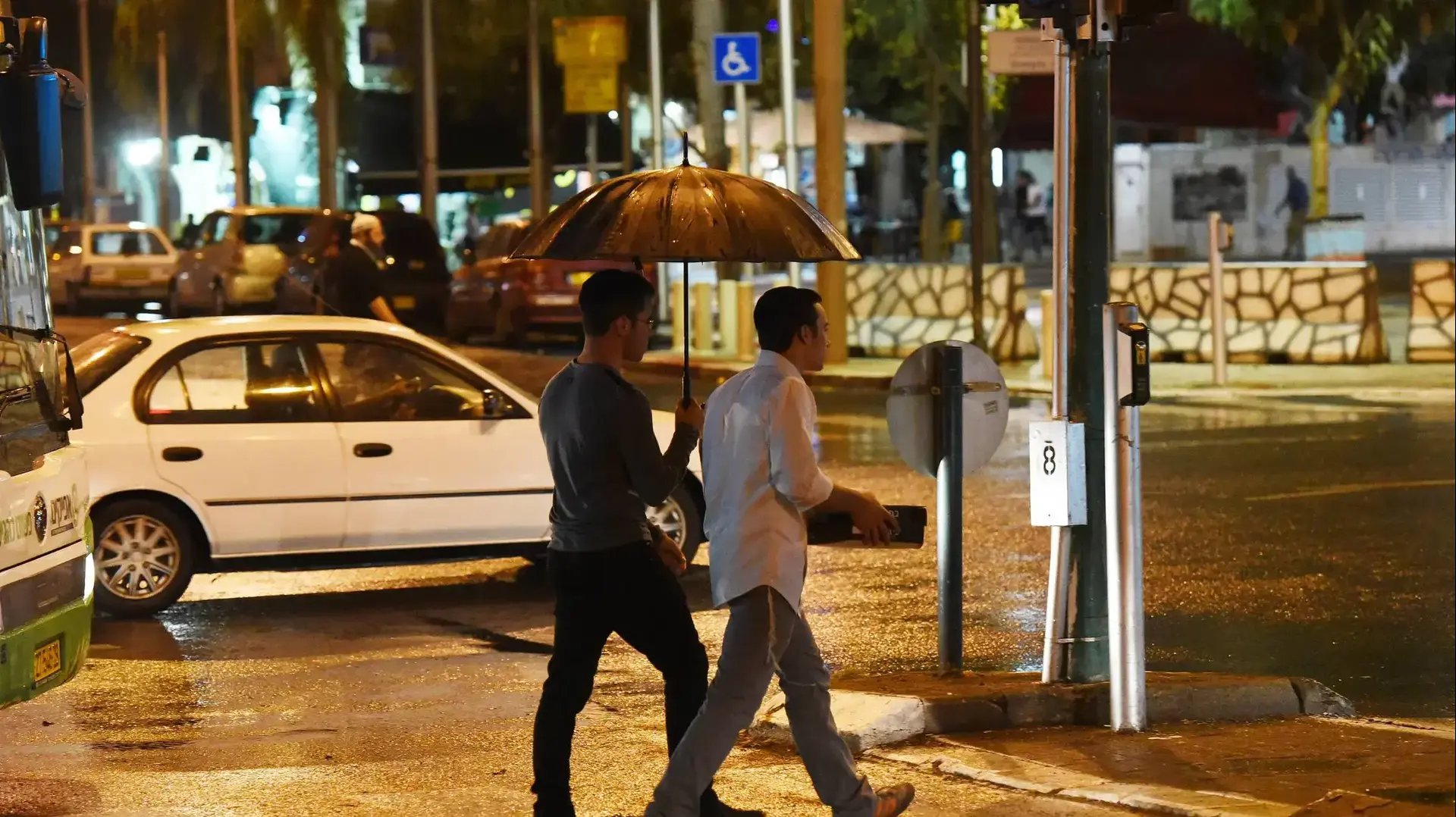 גשם ראשון בפתח תקווה גשם ראשון בפתח תקווה