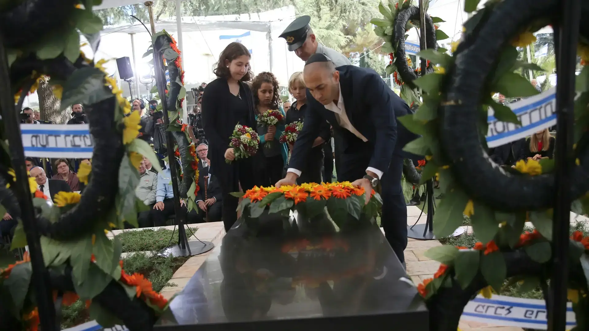 טקס האזכרה וגילוי המצבה במלאת 30 יום למותו של שמעון פרס, 28 באוקטובר 2016