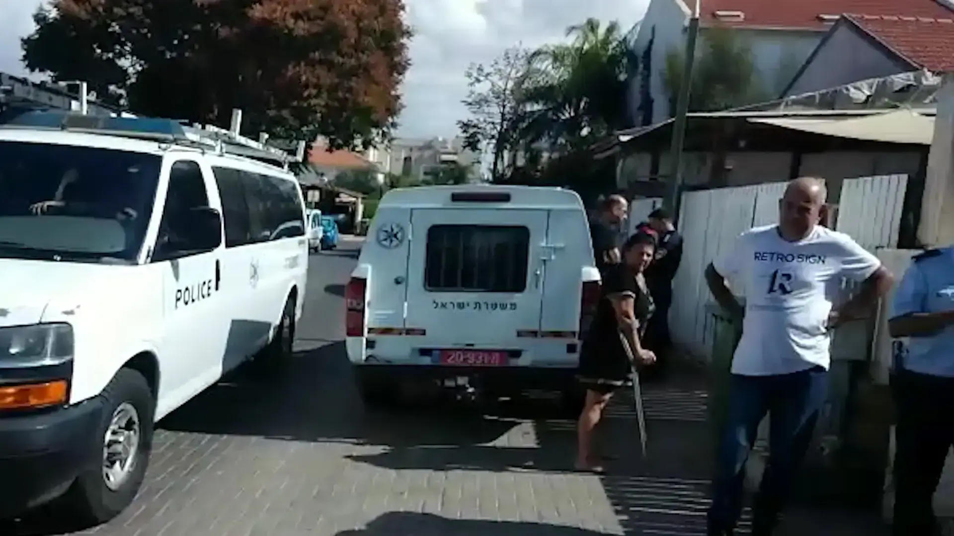 - אדם התבצר בביתו בכפר יונה עם משפחתו, ואיים לפוצץ בלוני גז; כוחות משטרה הוזעקו